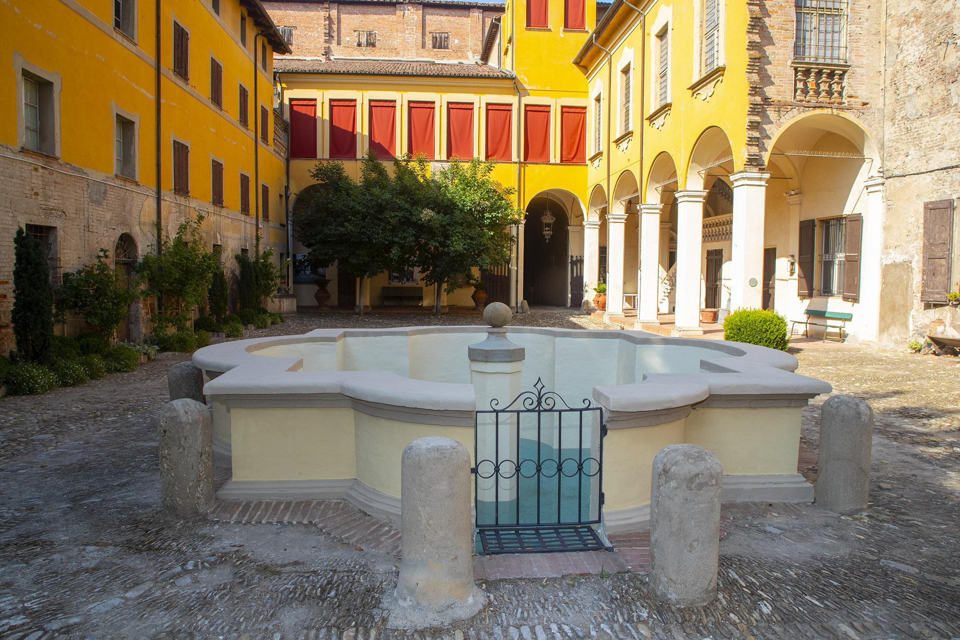 PALAZZO TOZZONI FONTANA (6).jpg