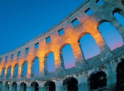 L'arena di Pola, il monumento piu’ importante e piu’ famoso, qui inizia e finisce la visita alla citta’.